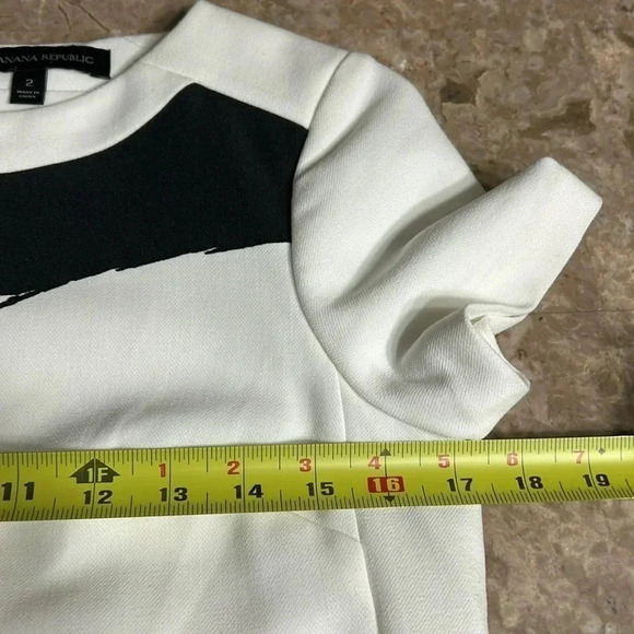 Banana Republic dress women size 2. White ,black , abstract, shift ,line,mini - Picture 10 of 12